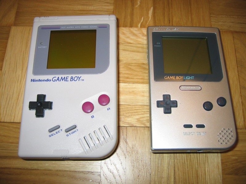 Gameboy_and_Gameboylight